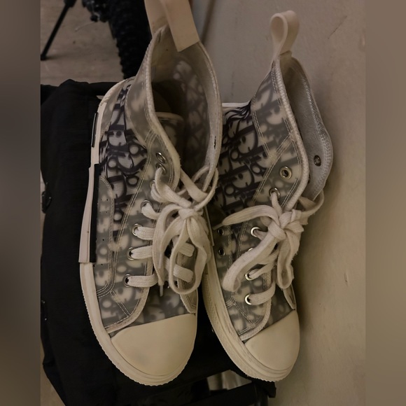 I’ve worn them 3 times I’m not into designer anymore and I need the money. - Picture 2 of 5